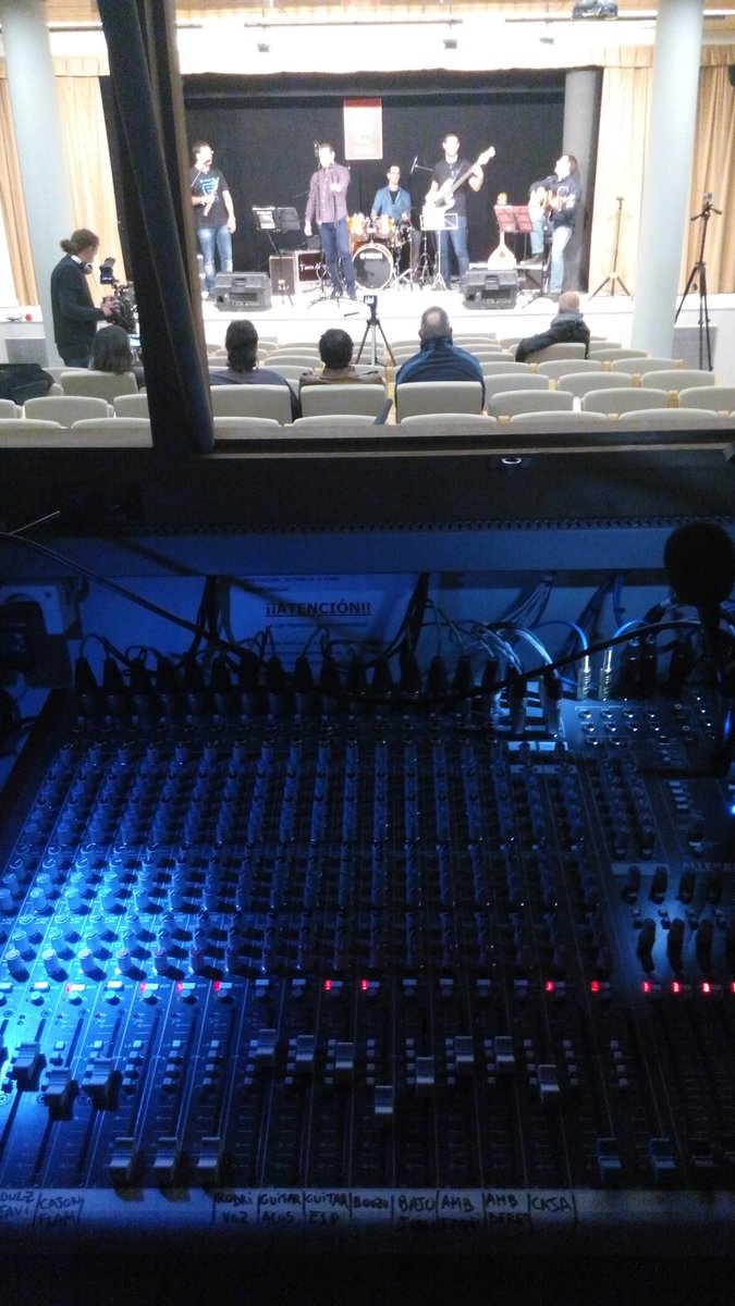 TierraAntigua1's tweet photo. Hoy hemos estado grabando unas canciones para el programa Con la Música a Todas Parte, de TV CyL https://t.co/wYDc7IoHvU