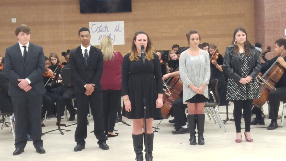 rundomatic13's tweet photo. Drama and orchestra performing together #FHSgala https://t.co/U90pAmPaGZ