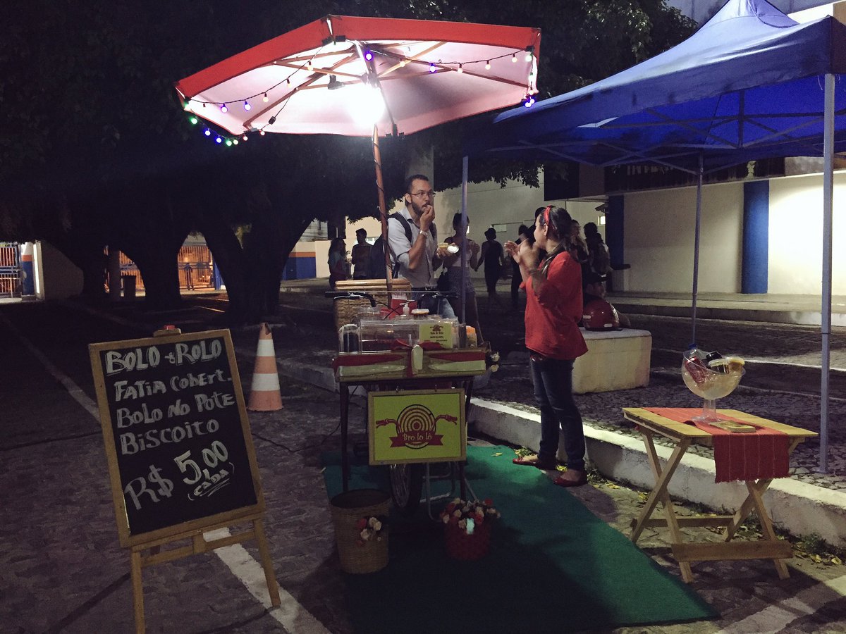 ComunicacaoFg's tweet photo. Food!! Food!! Food!! Truck food! #soufg #comunicacaofg https://t.co/8596WX20Iw