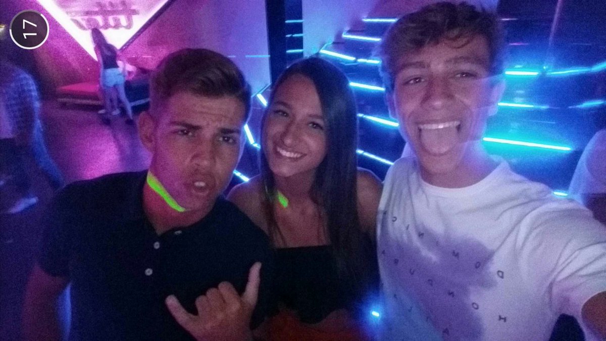kokediez's tweet photo. Felicez 19 amiga, todo mas que dicho, por + cumpleaños juntos, te quieroo 💙💙💙 https://t.co/sINXQNWs1q