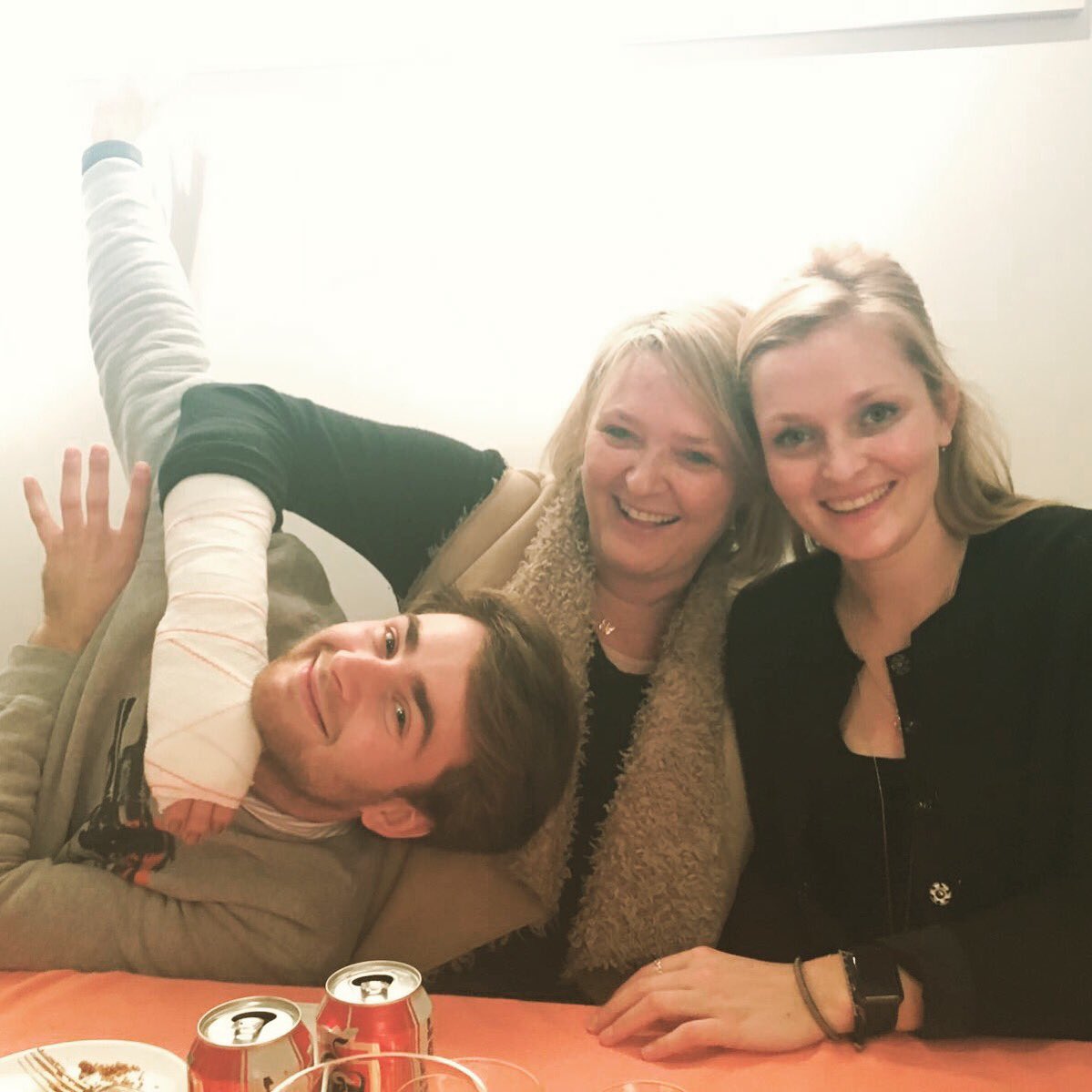 Family time! #dadmissing #sismissing #familytime #diner #fun #alltogether #drinks #food #partytime