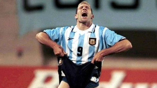fotobol's tweet photo. 10 burradas que marcaron para siempre a grandes jugadores https://t.co/6g9ldrD3pX https://t.co/P9WaBTA12j