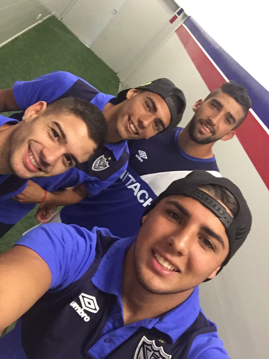 MaxiiR19's tweet photo. Con la banda !! https://t.co/8D03V76vNS