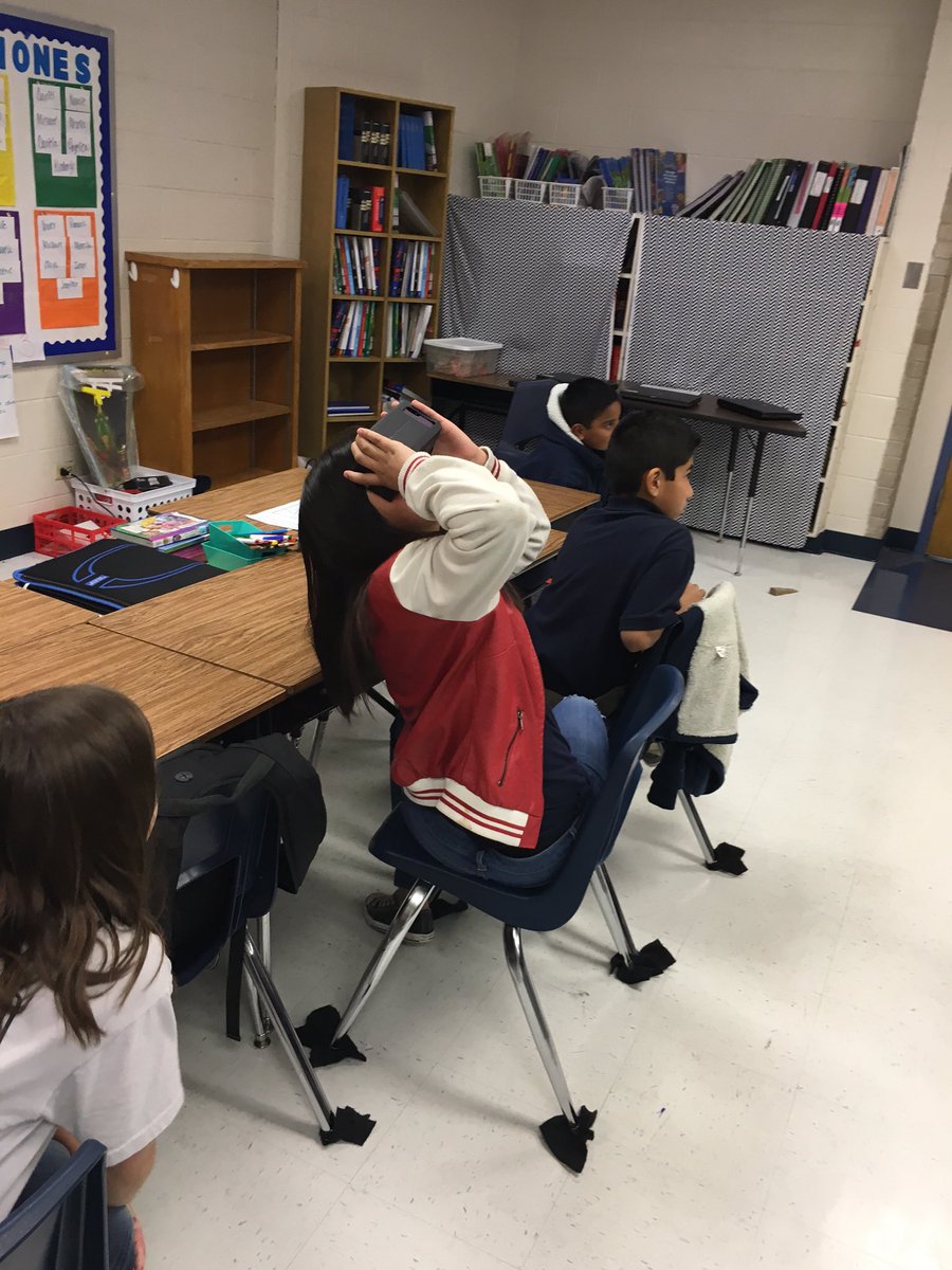 MsAnnaLopez8's tweet photo. Career day at @NISDEsparza ! All about technology #GoogleCardboard #VirtualReality  @billy_navin @KypurosLisa https://t.co/f9ecEUICAv