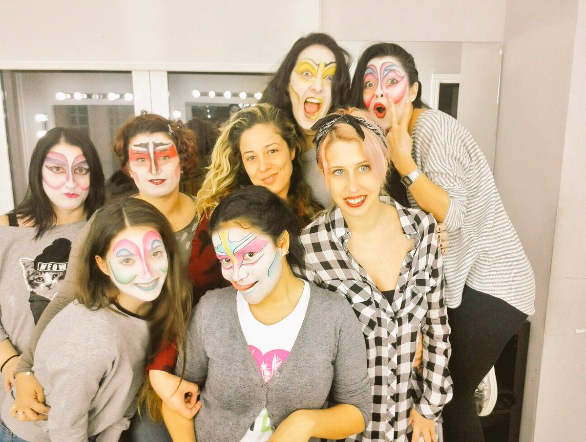 Por esos días de tanto color que nos gusta en #ArtenessGranada con las niñas del Máster: maquillaje #CircodelSol^^