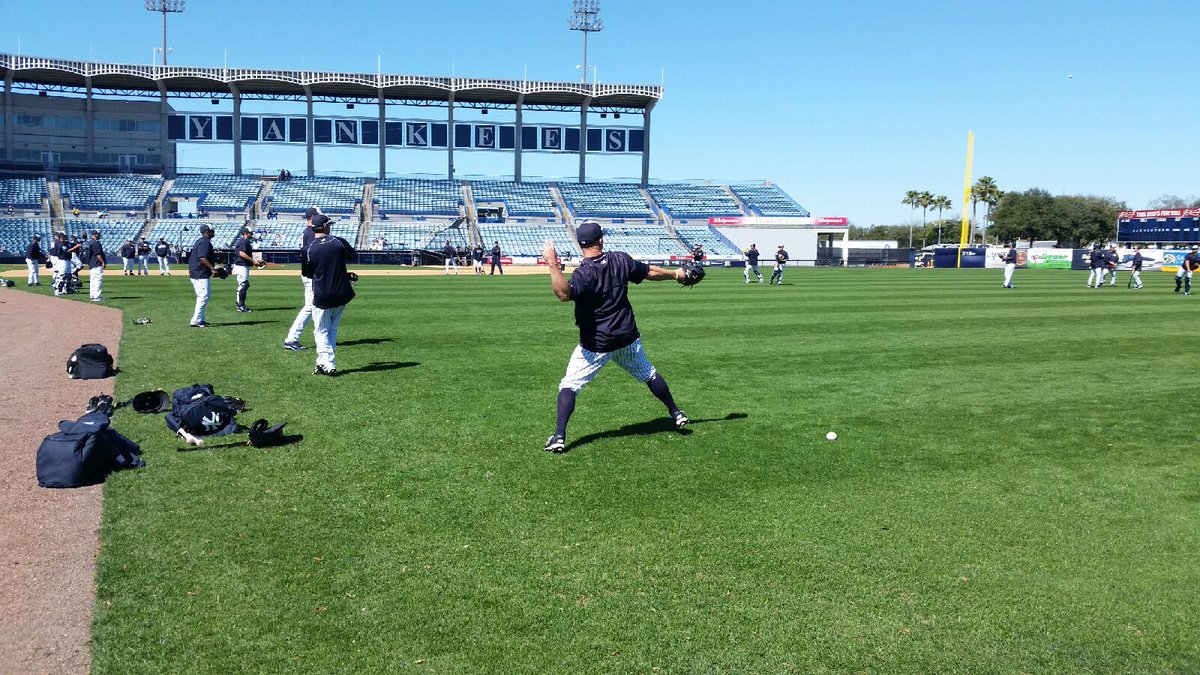 Yankees's tweet photo. Blue skies and baseball. #NYYSpring https://t.co/YqpUkPdmyX