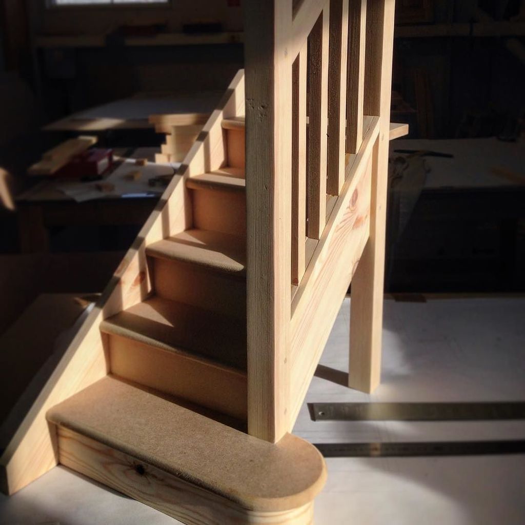 Russ_Street's tweet photo. #halfscale #halfround #staircase  #woodworking #swd https://t.co/cjvedT1ngf https://t.co/Wc9rlwLrZb
