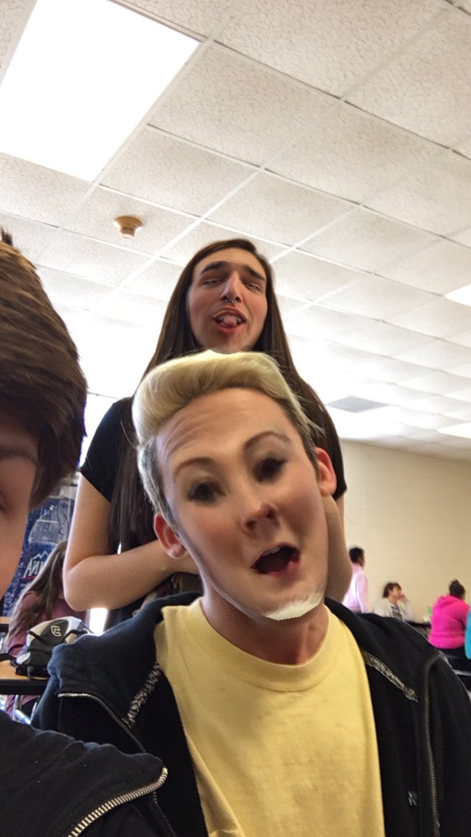 beackieeee's tweet photo. I LOVE THE NEW SNAPCHAT FILTER https://t.co/kXCDmGp4wx