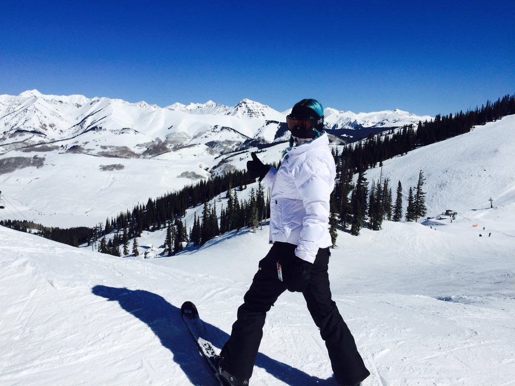 Nothing like shredding down the mountain with <a href="/DJBORISNYC/">BORIS.TRANSMIT</a> in your ear. Sick sets on TranmissionsRadio 😎🤘🏼