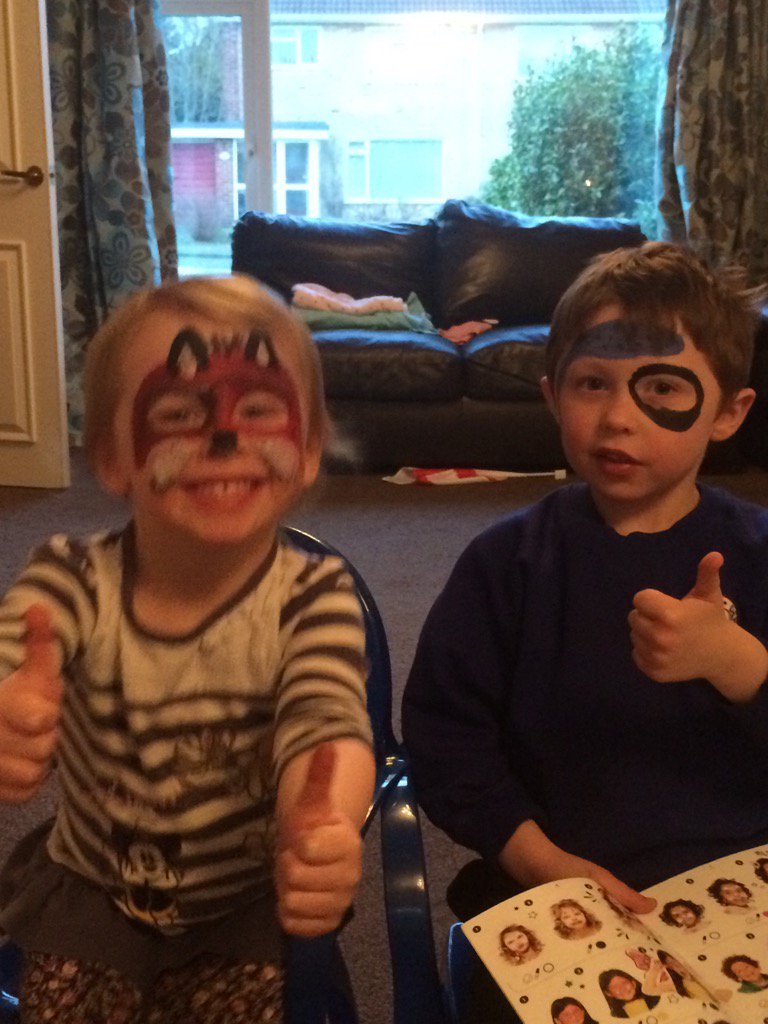 DeniseBFit's tweet photo. Friday evening face paints 👍👍 https://t.co/FGvR5tJ8ky