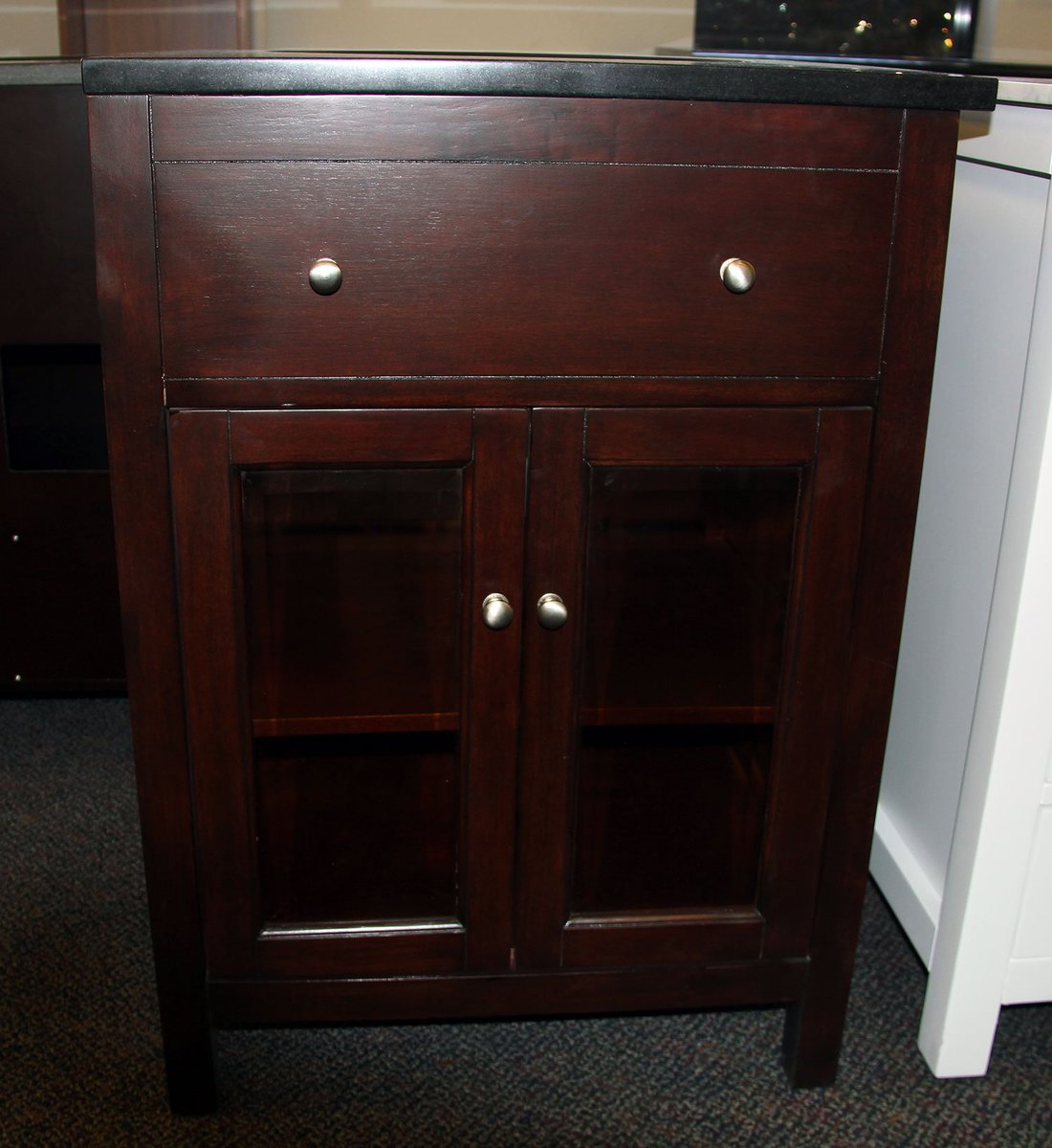 BathKitchen's tweet image. 24" cherry vanity! bit.ly/1VNHfM9 #transitionalvanity #bathroomvanity #bathroomremodel #remodel #vanity