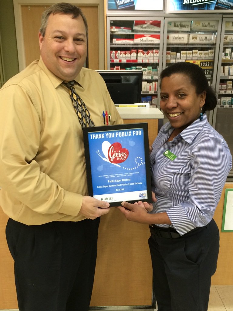 UWGADLewis's tweet photo. Here to celebrate @Publix #599 on raising over $33,000 for @unitedwayatl #UWGAcobb #UWthanxPublix https://t.co/azLqeS211f