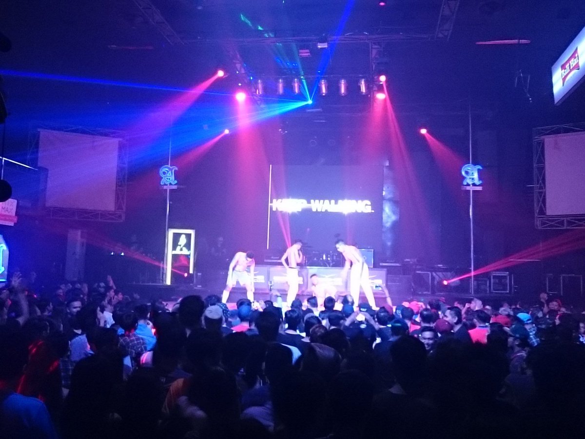 evenesia's tweet photo. Now On stage #7scope for #boshedancefestival2016 at @boshejogja aaarrrghhhh rraaawwwkkkkkk https://t.co/PGICfMRg41