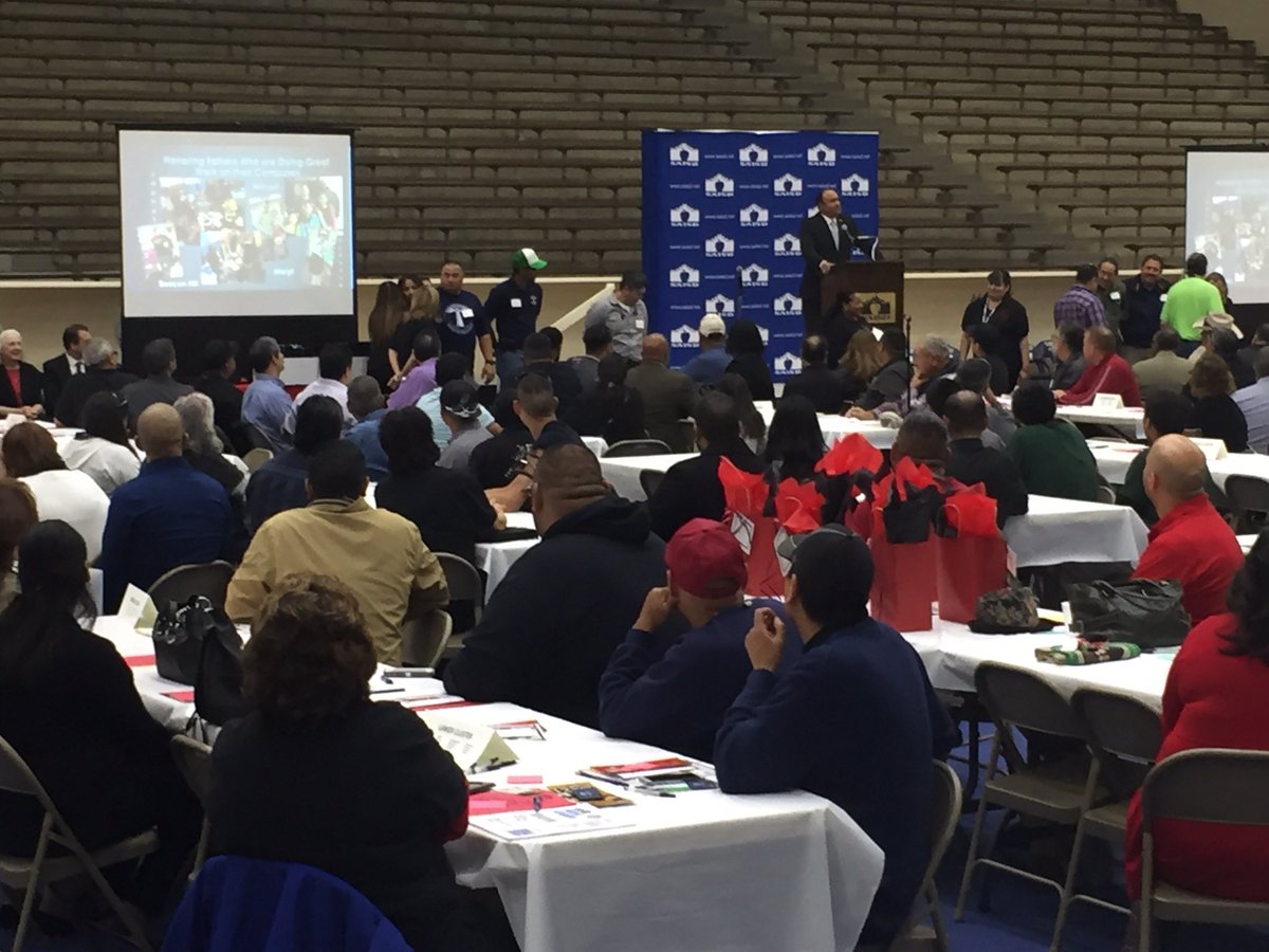 SAYouthLiteracy's tweet photo. We're at @SAISD's #FathersInAction Luncheon presenting on Fathers Impacting Literacy! https://t.co/aVYmHGhMQW