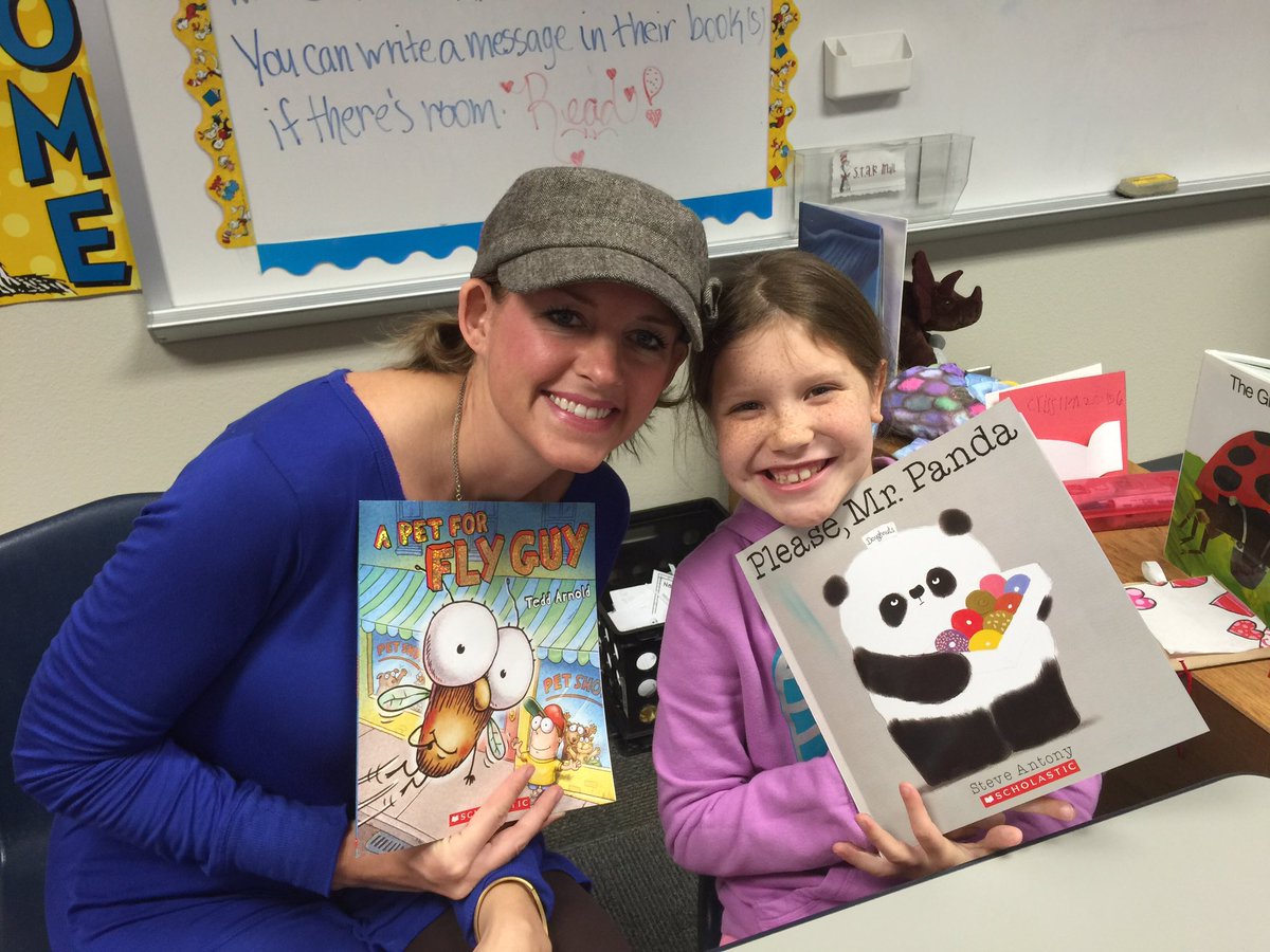 chaspuck1's tweet photo. @Curtis_Roos #curtisel Curtis volunteers reading books to students that were purchased at the book fair this week! https://t.co/COZ5Q3t5oY