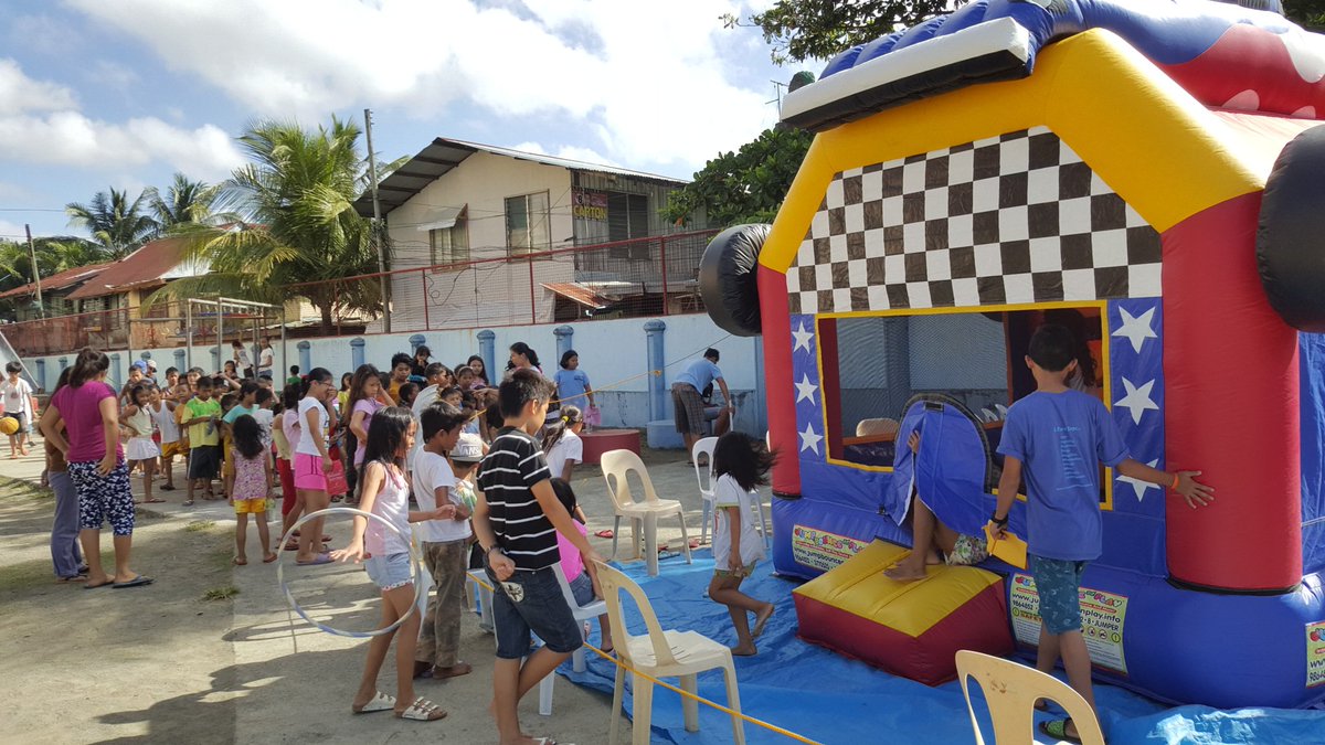 CampSonshineInt's tweet photo. Thanks @Immanuelsonfire for your generosity in donating toward the Sonshine Center moon bounce #CSIntPhil16 https://t.co/Fng33zf7Ma