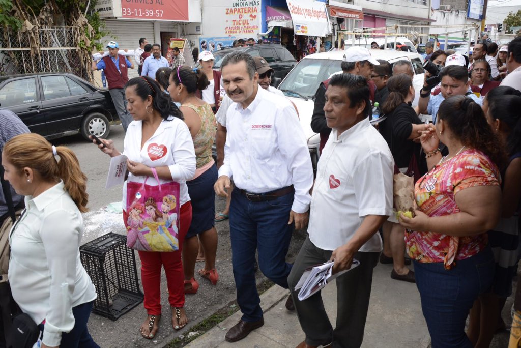 OctavioRomero_O's tweet photo. Refrendando simpatías y sumado votos en colonia Tamulté de las Barrancas, para que #HagamosHistoria. https://t.co/x2KWliiafz