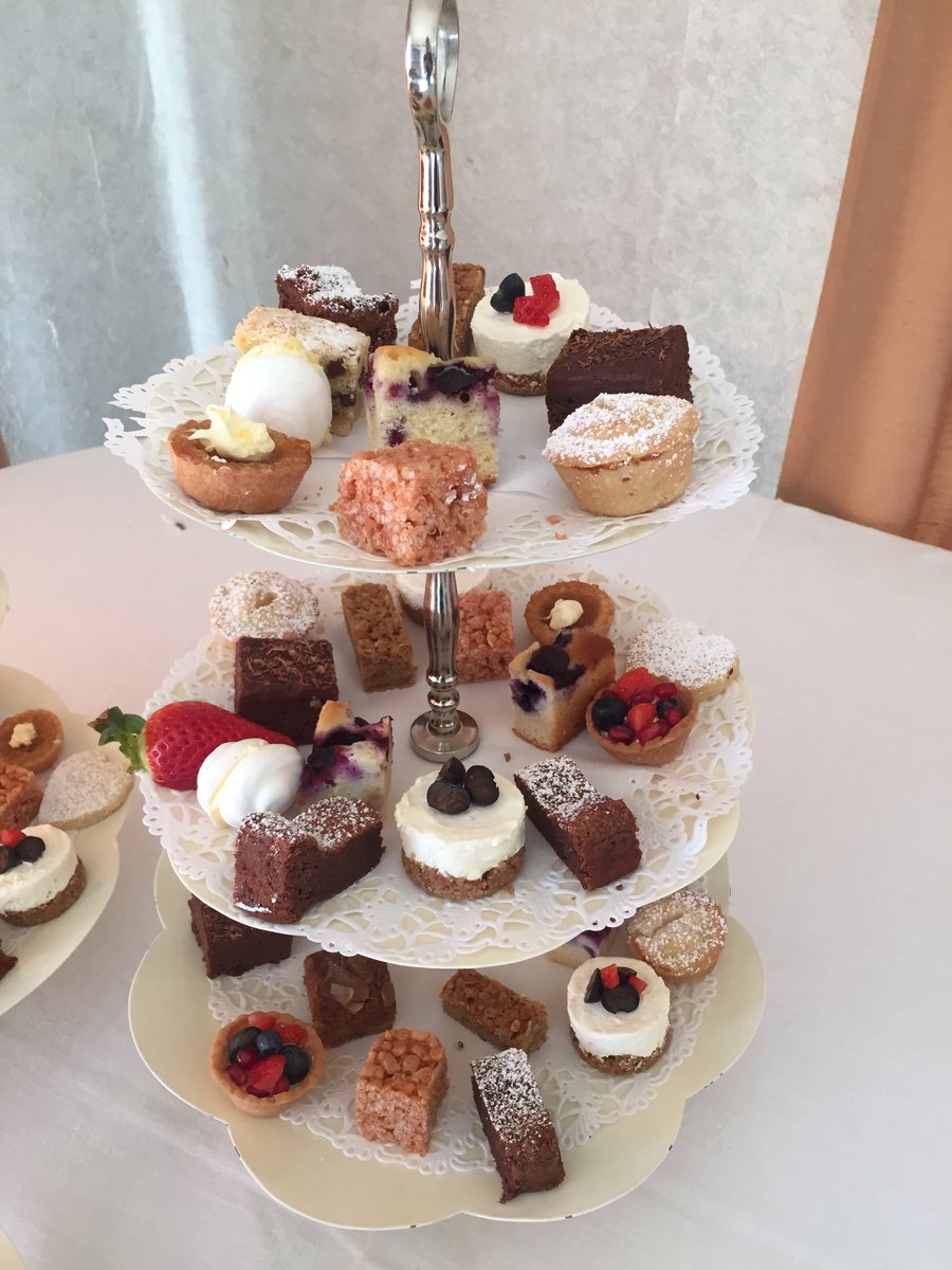 Guest_Dining's tweet photo. Do you have a sweet tooth ? We love our mini cake stands ! #catering #events #weddings #yorkshire 🍰 https://t.co/owl1crb6eY