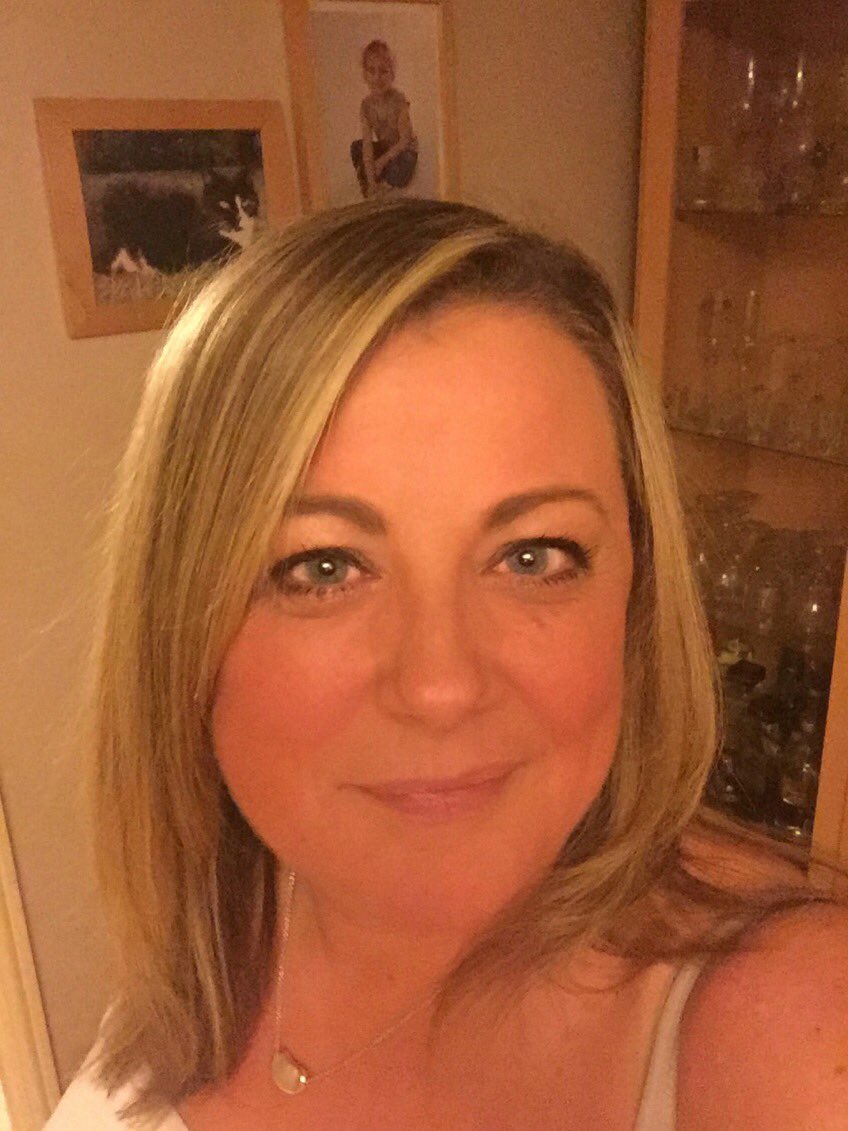 KathywithaK_13's tweet photo. Make up for tonight #nottooheavy https://t.co/vdyDgvH5M9