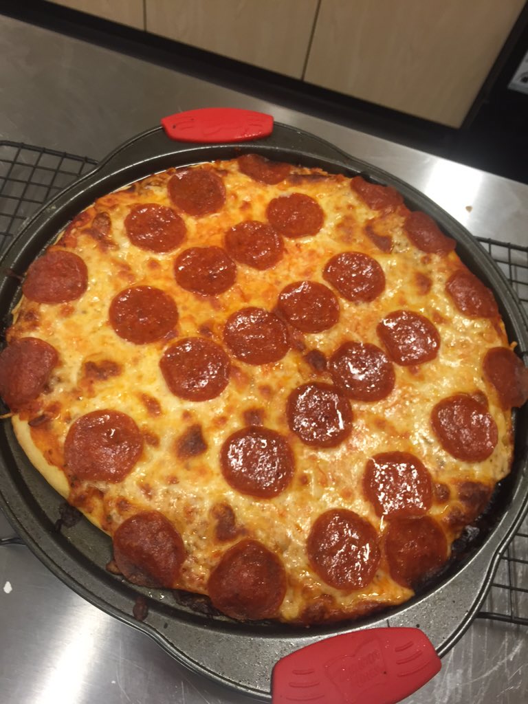 mrsmorganjhs's tweet photo. Pizza!! Homemade crust! 2nd lab using yeast! https://t.co/bguWuwuITf