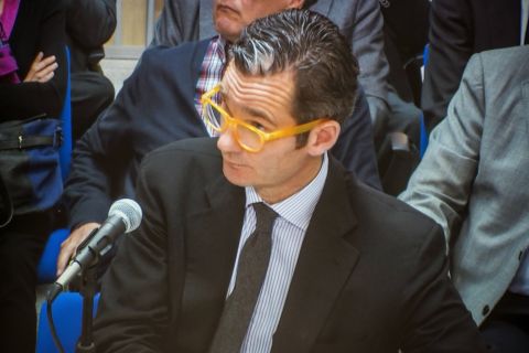 Blanca_Murga's tweet photo. #Urdangarín se pone unas gafas "de pasta" para declarar en el caso #Nóos.
��Error!
#setenotaenlamirada https://t.co/K30HSwby49