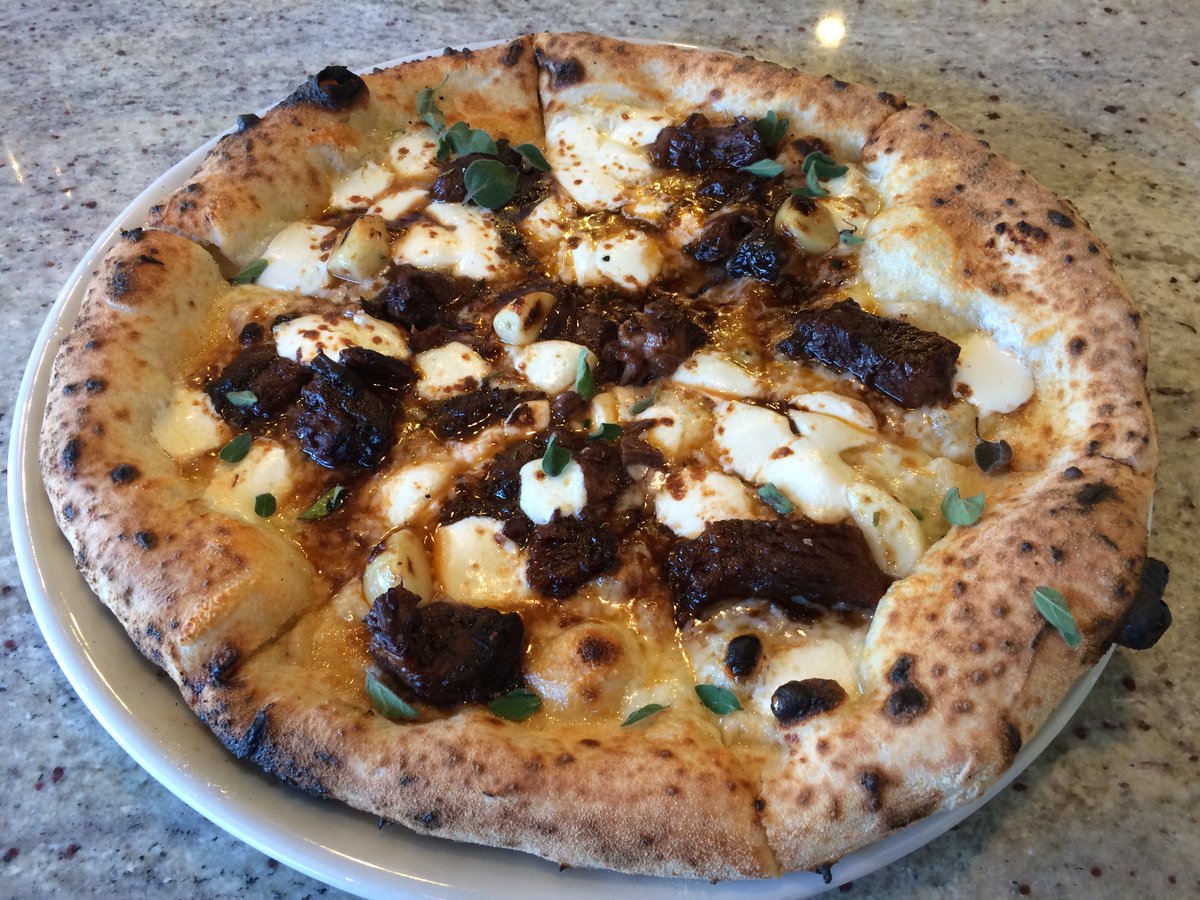 RichardPF's tweet photo. A scrumptious Short Rib &amp; Garlic Confit Pizza from @CiaoChelseaMa @Chef_Posada. They never fail to please. https://t.co/kmJUrCCoUs