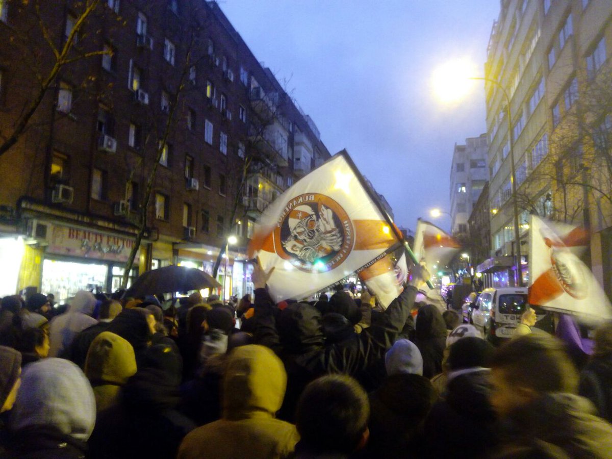 bukaneros92's tweet photo. En Vallekas y en la Prospe. Fuera racistas de nuestros barrios. Barrios obreros, barrios combativos
#BarriosSinNazis https://t.co/9zeiGAWnUQ