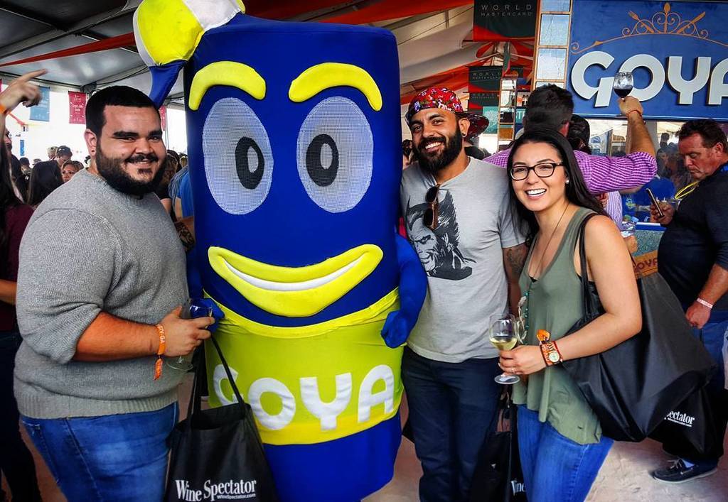 TheCrewLeaksFR's tweet photo. #SobeWFF con #Goya #drinks and #TheCrew #TheBiz #TheBridge #TheLocal #pingaso #LaBuenaVida #EasyDay https://t.co/GKaLzfVGgL