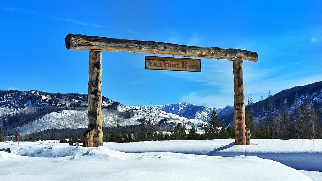 kidtravel's tweet photo. Miss this beautiful view at @VistaVerdeRanch. It's such a great place for a winter vacation! #travel #WinterRanch https://t.co/4pWneCX9jx