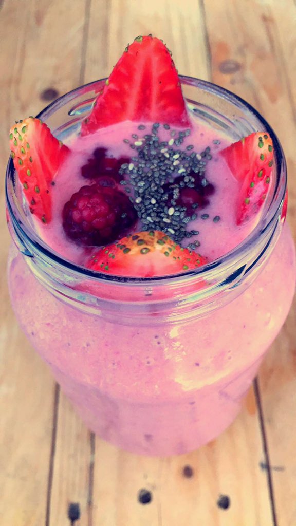 RT Titi_Tita: Berry smoothie jar! #paleo #healthy #TGIF #FitnessFriday  #afvallen mijnpaleo.xyz