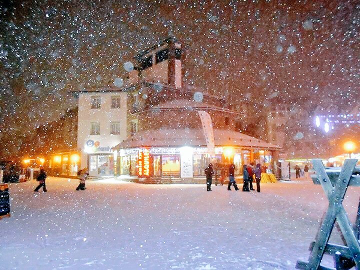 websierranevada's tweet photo. No nos podemos resistir a mostraros como nieva en #SierraNevada https://t.co/XjBaMF90b7