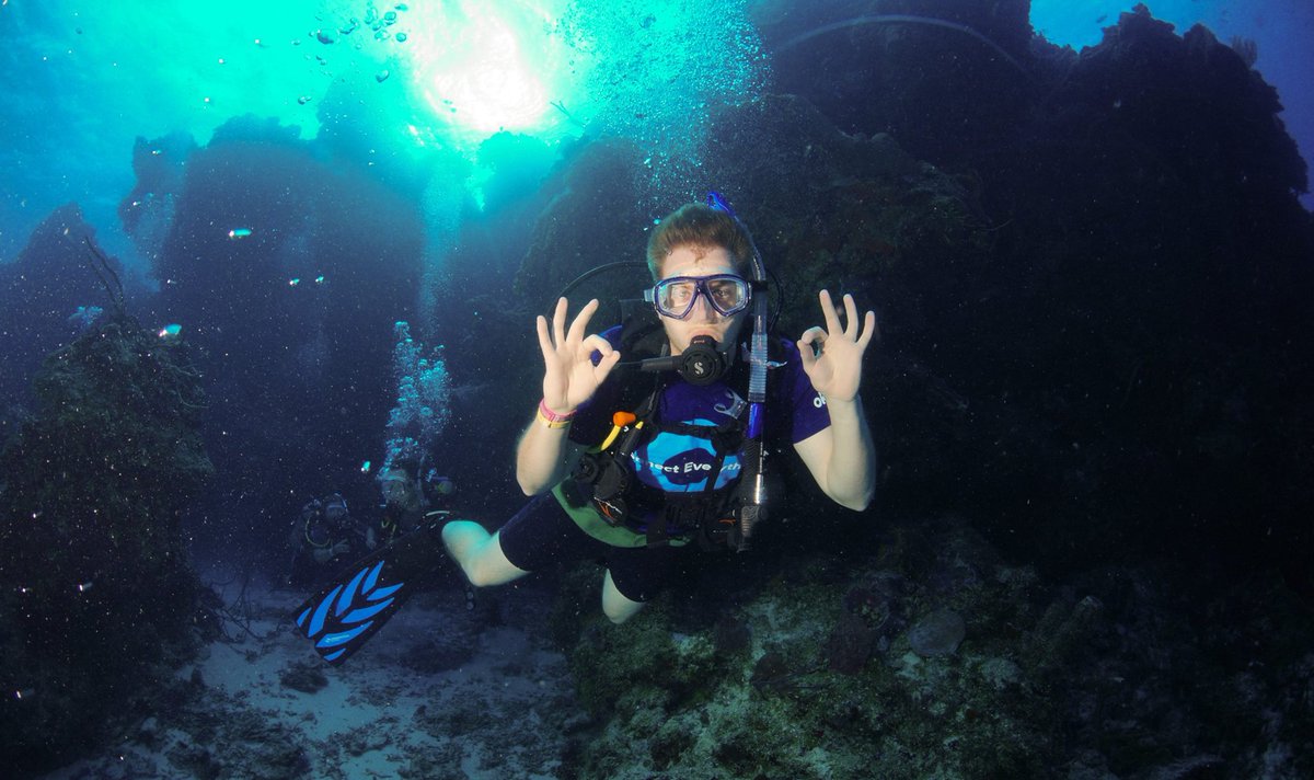 KimmyFuhrer's tweet photo. @okta checkout my husband sporting an Okta t-shit while scuba diving in Mexico last month #myoktaaura https://t.co/jG6p7uctUC