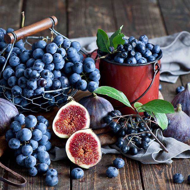 Figenza's tweet photo. #FigFactFriday: Did you know that eating one half cup of #figs has as much calcium as drinking one-half cup of milk? https://t.co/2TX3zE3kte