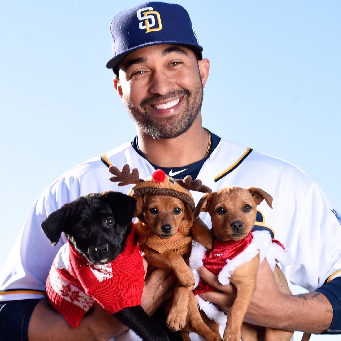 Padres's tweet photo. Matt Kemp won photo day 📸😍🐶 https://t.co/bzqUObPG46