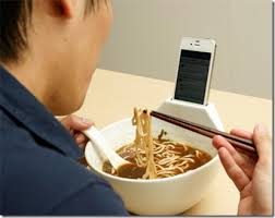 IQShield's tweet photo. multitasking level: 100 .. #lol #clever #funnyinvention https://t.co/GKErFDEw9P