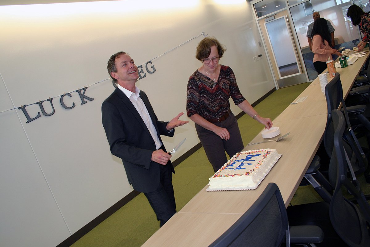 Farewell to Bell: At end of Feb Dir. G.Bell will leave #ESnet &amp; <a href="/BerkeleyLab/">Berkeley Lab</a> 2B CEO <a href="/Bro_IDS/">Bro Network Monitor</a> ow.ly/YNV8i