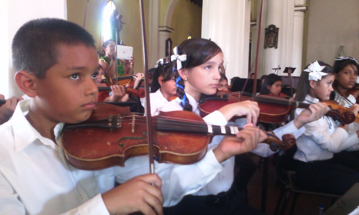 #ElSistemaCumple41 <a href="/elsistema/">El Sistema</a> <a href="/PSBzaraza/">PSBzaraza</a> <a href="/NucleoZaraza/">NÚCLEO ZARAZA</a> Concierto Inf. MOISESMOLEIRO. iglesia San Gabriel