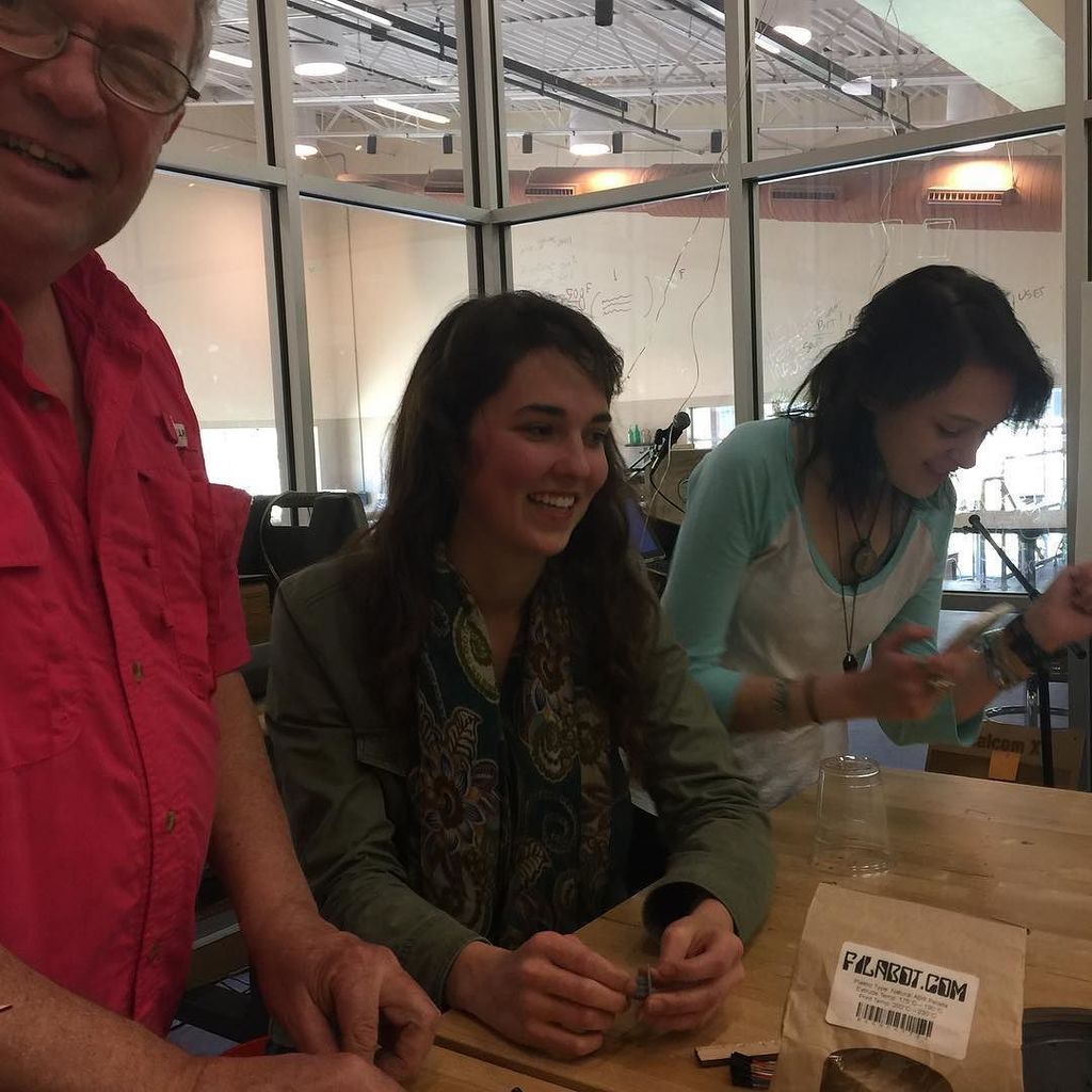 MathWars's tweet image. Behind the scenes on Julie Poolie&apos;s Techno-Adventure in the #sasmLAB ift.tt/1oNfsjZ