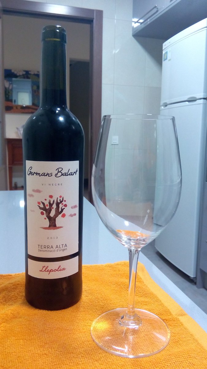 Avui sopant en companyia d'in vi <a href="/doterraalta/">CRDO Terra Alta</a> <a href="/GermansBalart/">CellerGermansBalart</a> #llepolia #gandesa salut!