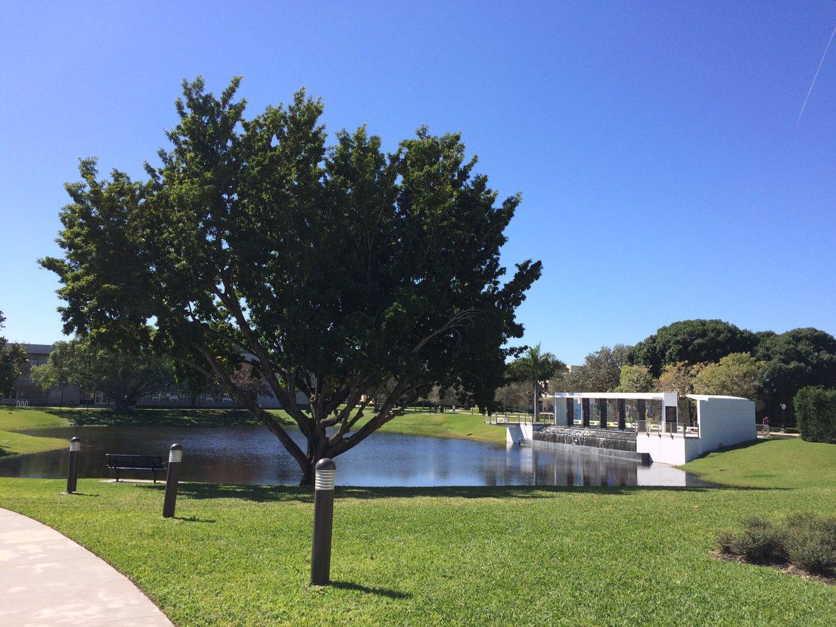 EvoSportsP's tweet photo. Great end of the week meeting with Gareth and Stefano at Lynn University! https://t.co/OU6li6t9iw