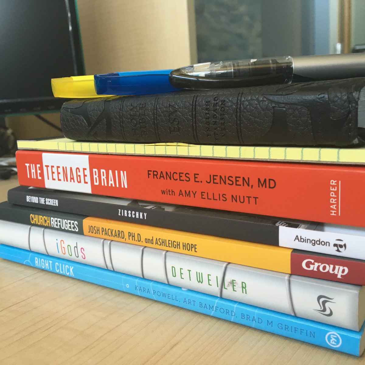 RT x.com/pALEXe/status/… Prepping for a Parent Seminar on Digital Media 📱 So much good stuff #parenting #minist…