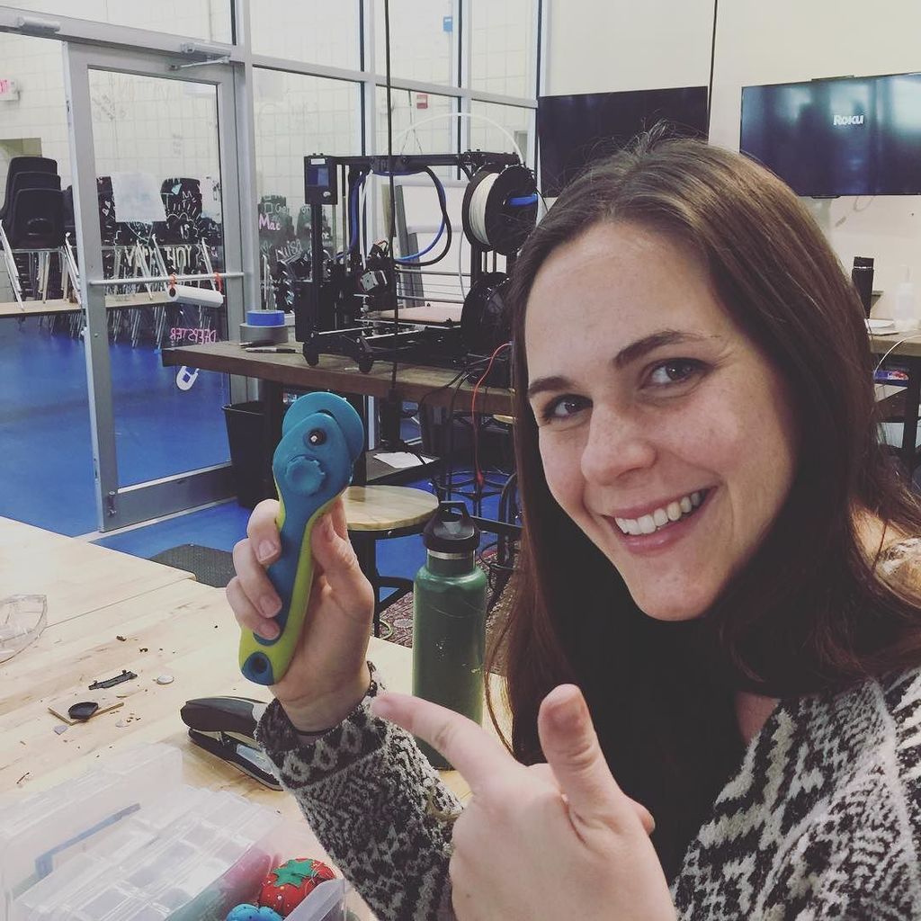 MathWars's tweet image. Mrs Nelson fixing tools in the #sasmLAB ift.tt/1QLtr5Y