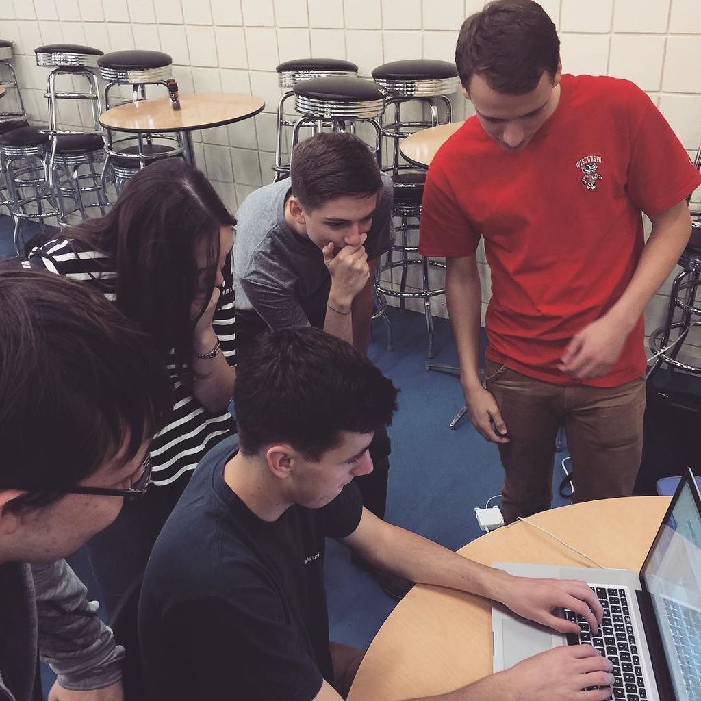 MathWars's tweet image. Advanced Calculus students working real hard in the #sasmLAB @crucalculus ift.tt/1UpcZba