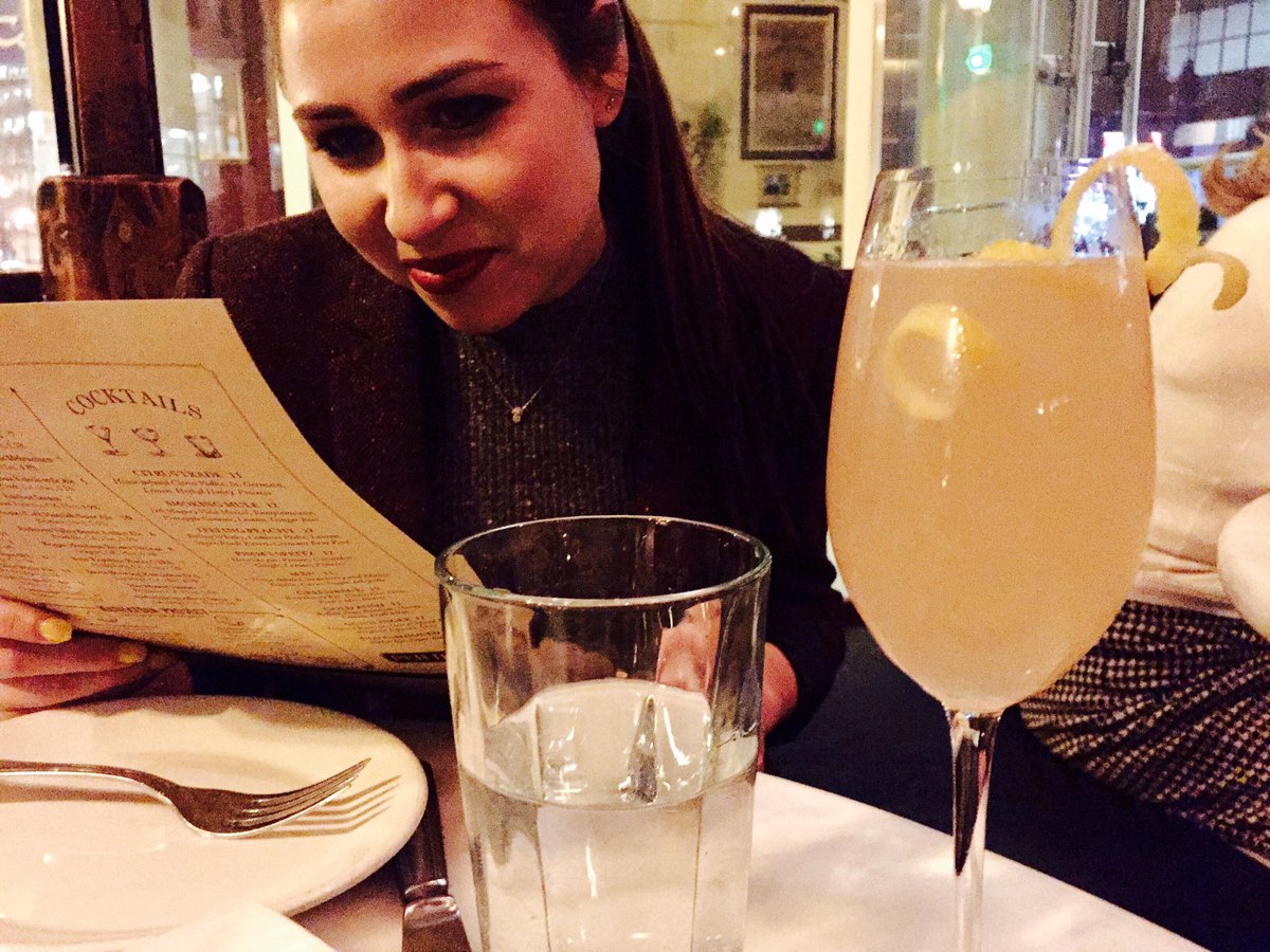 PerDiemSF's tweet photo. Happy hour? We've got a new menu of fresh cocktails &amp; small bites. https://t.co/oBNrrnFwh9 #friyay #FoodieFriday https://t.co/PJacHdUvr5