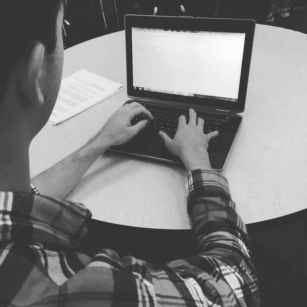 MathWars's tweet image. Advanced Calculus student @green_like_greenwell aggressively coding in the #sasmLAB ift.tt/1TcntvB