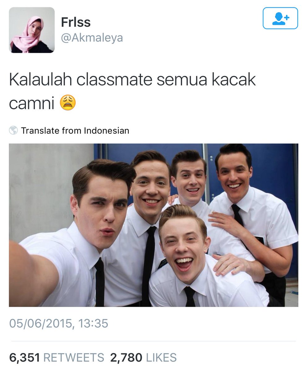 FXTVT's tweet photo. Kalaulah classmate semua kacak camni, depa tak pandang perempuan pun 😩 #PlotTwist https://t.co/0aV2spmNMj