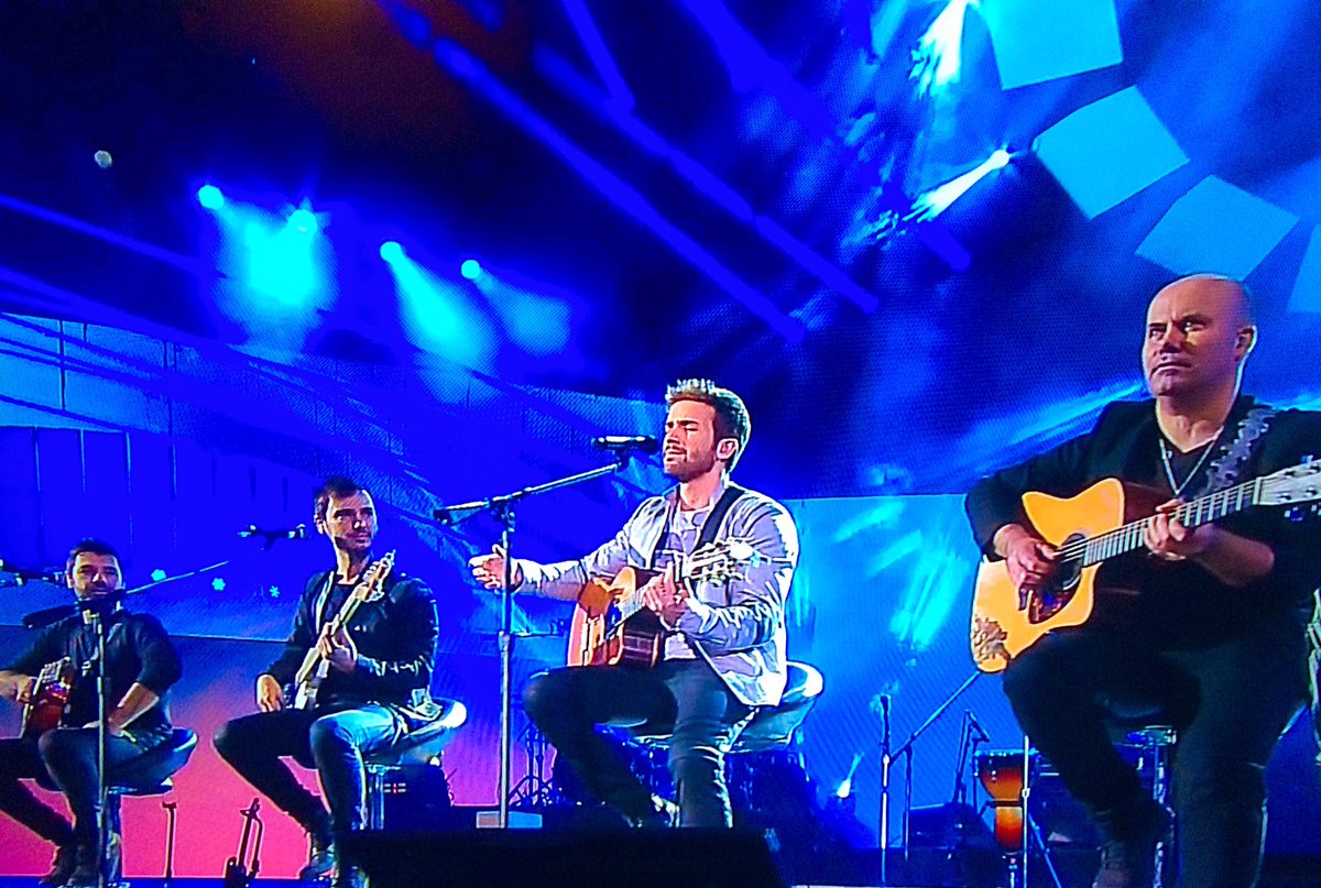 erkscaro's tweet photo. Ese acento por Diossssss!!!! Cántame al oído! @pabloalboran  #Vina2016CHV https://t.co/TccrMAkLtT