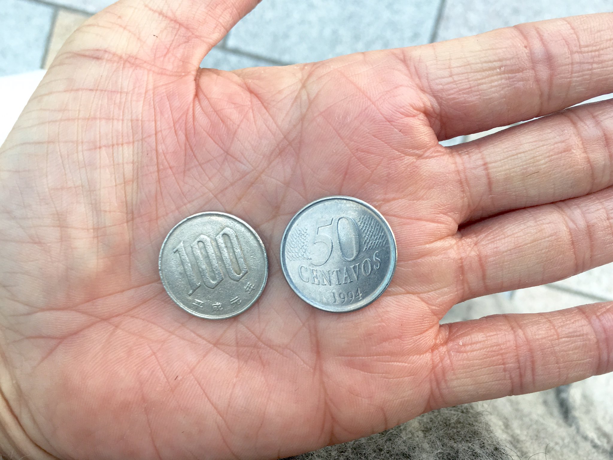 西村 裕司 Earch 昨日からなぜか財布の中に見たことないお金が 0 50センターボ 約19円 ブラジル産 絶対100円と間違えられて渡された気がする 0 ちなみに自販機には入らずでした W T Co Iq33dvoi32 Twitter