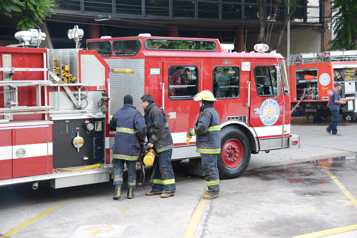 Quiero agradecer profundamente a los trabajadores, vecinos y bomberos voluntarios por su valiosa colaboración !!!