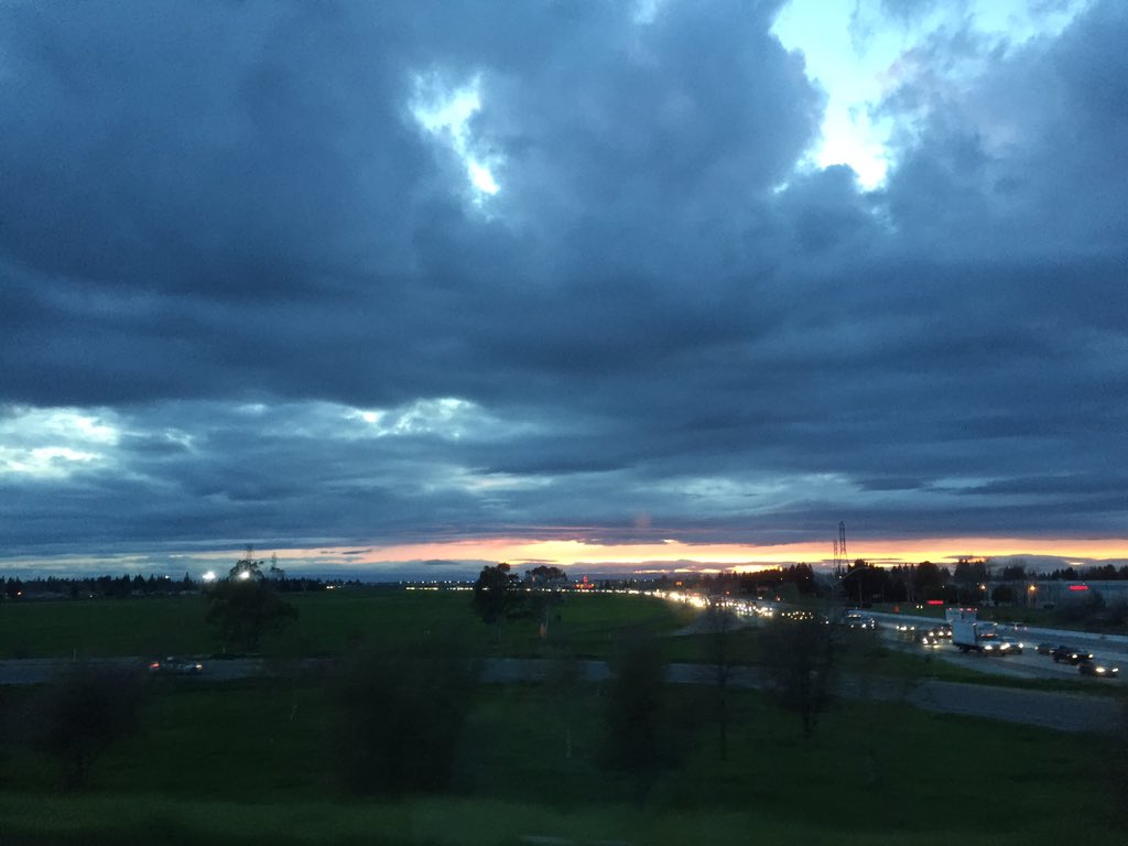 yggdrasil13751's tweet photo. #twitterclouds over I-80 at Northgate https://t.co/ZD1CnXV1Zv